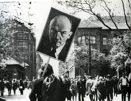 Psliby minulosti - Blint Szombathy: Lenin in Budapest, 1972. Photo action.