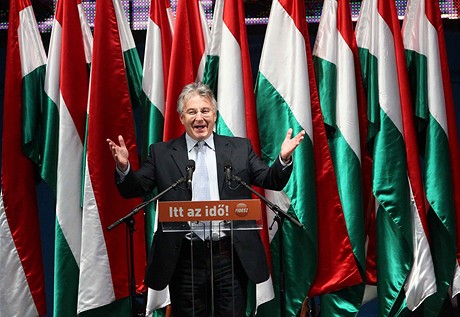 Fidesz slaví vítzství.