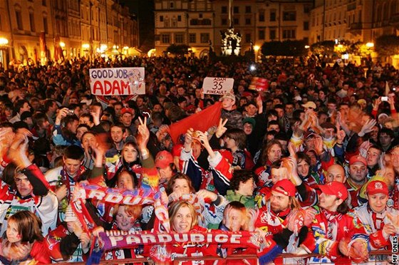 Z posledního titulu se radovaly koncem dubna Pardubice. Nová extraligová sezona skoní v roce 2011 o pár týdn dív.