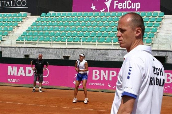 Kapitán Petr Pála sleduje trénink svých svenky na Foro Italico v ím