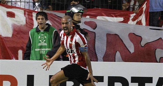 Juan Sebastian Verón se raduje z gólu Estudiantes de La Plata.