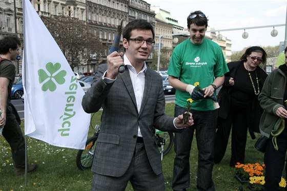 Zelení osázeli plochu u Národního muzea na Václavském námstí