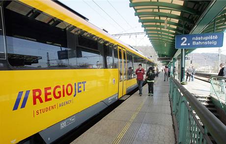 Na trat vyjely lut vlaky RegioJet spolenosti Student Agency. (25. 4. 2010) 