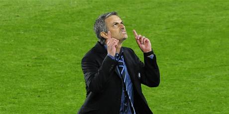 V TRANZU. Jos Mourinho, jen prv dovedl Inter Miln do finle Ligy mistr, si tuhle chvli uv.