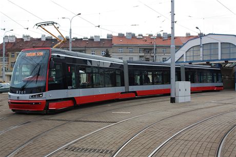 Prvn sriov prototyp tramvaje 15T