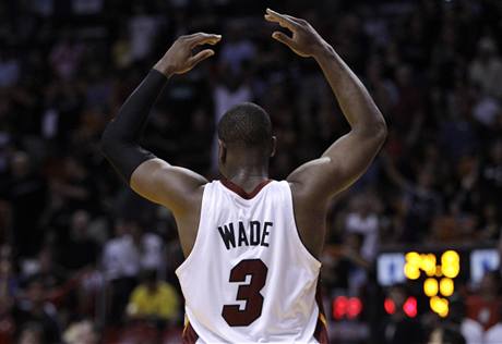 Dwyane Wade z Miami Heat slav vhru nad Bostonem Celtics