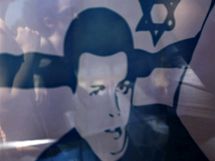 Zajat izraelsk vojk Gilad alit na plaktu pi izraelsk demonstraci