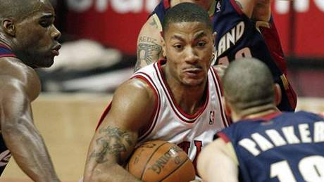 TAHOUN CHICAGA. Derrick Rose dovedl Chicago k výhře nad favorizovaným Clevelandem a domácí snížili stav série TAHOUN CHICAGA. Derrick Rose dovedl Chicago k výhře nad favorizovaným Clevelandem a domácí snížili stav série