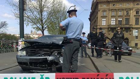 Audi A6, které policie honila v centru Prahy (22.4.2010) Audi A6, které policie honila v centru Prahy (22.4.2010)