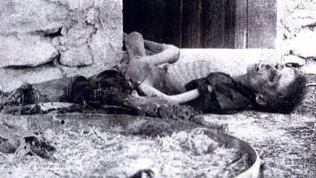 Genocida Armén  chlapec a smrtelný hlad
