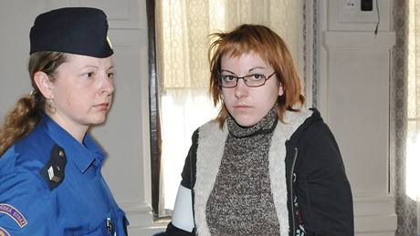 Lenka Blatová čelí u Krajského soudu v Brně obvinění, že chtěla zabít vlastní matku Lenka Blatová čelí u Krajského soudu v Brně obvinění, že chtěla zabít vlastní matku