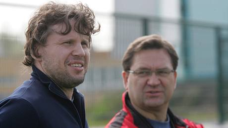 Trenérská dvojice hokejistů Olomouce: Jan Tomajko (vlevo) s Petrem Fialou. Trenérská dvojice hokejistů Olomouce: Jan Tomajko (vlevo) s Petrem Fialou.