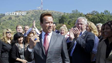 Nápis Hollywood zachránný i díky guvernérovi Schwarzeneggerovi