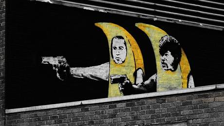 Banksy - graffiti  Pulp Fiction