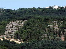ecko, Korfu. Olivov hj s terasami u Makrades