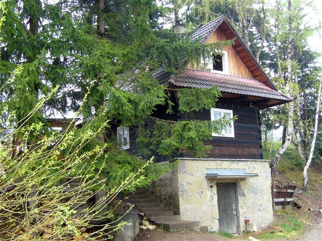 Chatka v Huslenkách na Vsetínsku, kterou zasáhl blesk