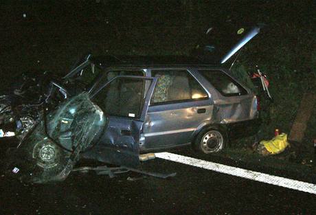 Nehoda dvou aut mezi obcemi Jablnka a Bystika na Vsetnsku. (3. 5. 2010)