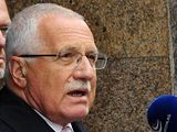 Prezident Vclav Klaus pi vro boj o rozhlas (5. kvtna 2010)