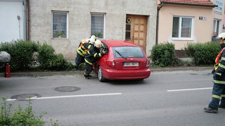 Dopravní nehoda v brnnské ásti Komín na ulici Hlavní.
