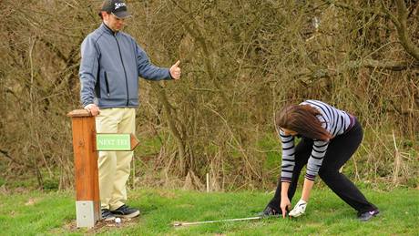 Seril o golfovch pravidlech - postup u nepohybliv zvady.