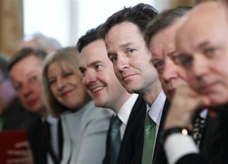 Nick Clegg se leny koaliního kabinetu