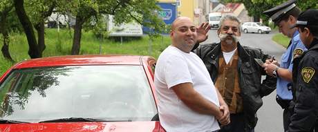 Kontroly v Litvínov zaaly u lidí, kteí si pro dávky jezdili autem.
