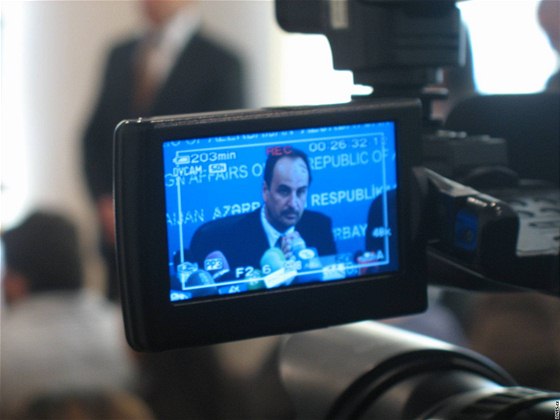 Jan Kohout na tiskové konferenci po jednání s nejvyími pedstaviteli Ázerbájdánu (14. kvtna 2010)