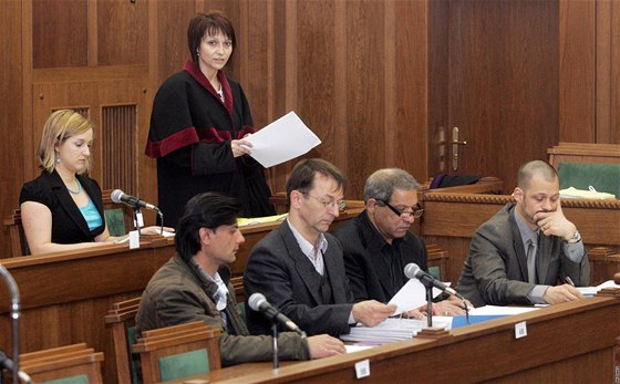 Státní zástupkyn, zmocnnci napadené rodiny i obhájci si ji mohou chystat závrené ei.