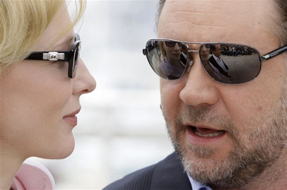 Cannes 2010 - herci Cate Blanchettová a Russell Crowe