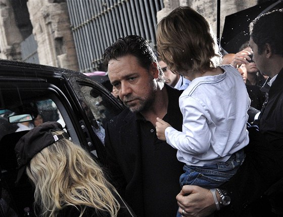 Herec Russell Crowe prchá z italského rádia po rozhovoru o Robinu Hoodovi