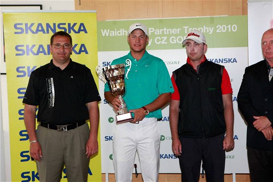 Nejlepí trojice z Waidhofen Partner Trophy 2010 (zleva): Viktor Skalle, Luká Lizánek, Petr Skopový.