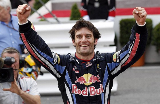 VÍTZ. Mark Webber se raduje z vítzství ve Velké cen Monaka.