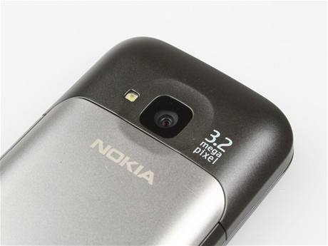 Recenze Nokia C5 detail