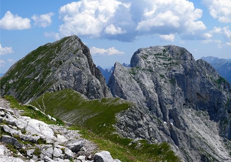 Rakousko, pohled na skalnat vrcholy Sparafeld a Reichenstein v Gesuse