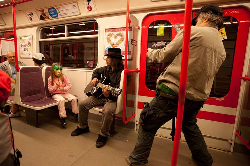 entour pi natáení videoklipu v praském metru 