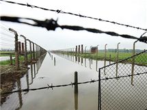 Velk voda ohrouje i bval vyhlazovac tbor Osvtim - Birkenau (19. kvtna 2010)