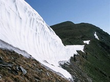 Rumunsko, snh na hebenu k Vf. Pietrosul