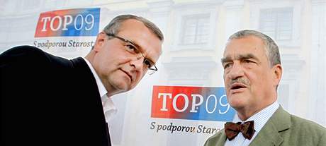 Vedení TOP 09 - místopedseda Miroslav Kalousek a pedseda Karel Schwarzenberg