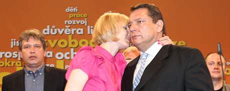 Předseda ČSSD Jiří Paroubek oznámil na tiskové konferenci strany svojí rezignaci. (29. května 2010)