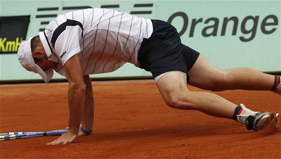 PADL. Americký tenista Andy Roddick podlehl 114. hrái svta Gabavilimu a na Roland Garros skonil ve tetím kole.