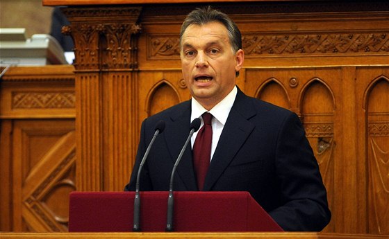 Maarský premiér Viktor Orbán v parlamentu (25. kvna 2010)