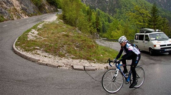 Hana Ebertová na cest k vítzství v cyklistickém ultramaratonu ve Slovinsku