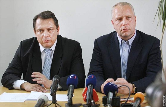 Jií Paroubek a Petr Benda pi tiskové konferenci SSD v Ústí nad Labem. (29. kvtna 2010)