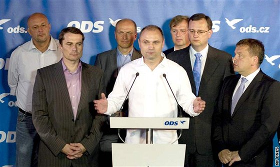 Ivan Langer se díky preferenním hlasm do snmovny za ODS nedostal. (29. kvtna 2010)