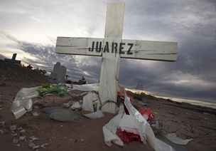 Kdysi to bylo msto plné ivota, dnes je to domov násilí a zkázy. Symbolický pomník mstu Ciudad Juárez