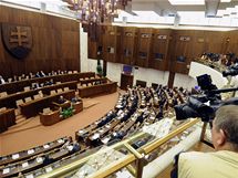 Slovensk parlament projednval nvrh novely zkona o sttnm obanstv (26. kvtna 2010)