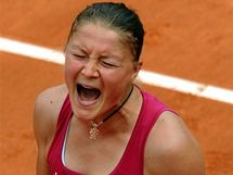 KRIZE. Dinara Safinov se s Roland Garros lou u v 1. kole. Neobhj tak body za losk finne.