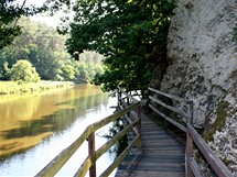 Visut stezka nad Lunic na pravm behu eky