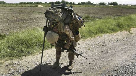 Písluník americké námoní pchoty v Afghánistánu (4. ervna 2009)