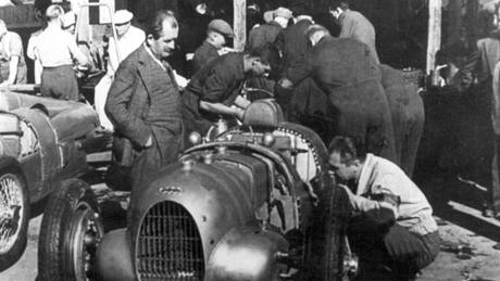 Dr. Porsche - konstruktér voz AutoUnion. (r.1934)